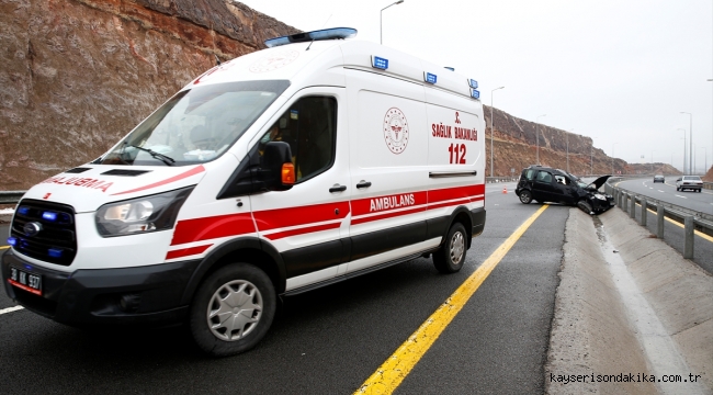 Kayseri'de ehliyetsiz sürücü otomobili devirdi, 4 kişi yaralandı