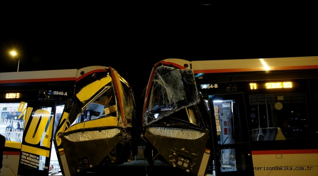 Kayseri'de iki tramvay aracının çarpıştığı kazada 2 kişi yaralandı