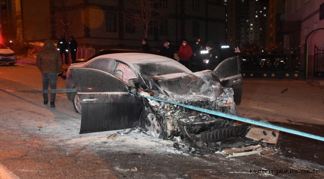 Kayseri'de otomobille midibüs çarpıştı: 2 ölü, 3 yaralı