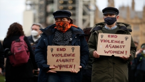 Londra'da "Sarah Everard protestosu"nda en az iki kişi gözaltına alındı