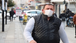 Tekirdağ'da polisten kadınlara karanfil