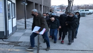 Uyuşturucu kullandığı görüntüleri yayımlanan Ayvatoğlu, "konutu terk etmeme" şartıyla serbest bırakıldı