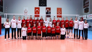 16 Yaş Altı Kız Milli Voleybol Takımı, Avrupa Şampiyonası Elemeleri'ne Ankara'da hazırlanıyor