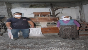 87 yaşındaki Meryem Balcı, oğluyla değirmencilik yapıyor