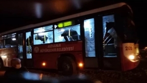 Adana'da belediye otobüsüne taşlı sopalı saldırı: 3 yaralı