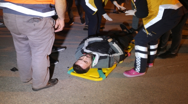 Adana'da iki motosiklet çarpıştı: 2 yaralı