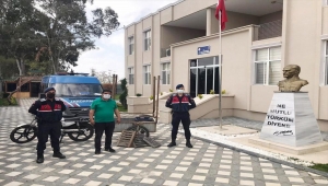Adana'da petrol istasyonunun mazgallarını çaldıkları iddiasıyla 3 zanlı yakalandı