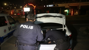 Adana'da sahte plaka takılı aracın sürücüsüne 5 bin 947 lira ceza kesildi