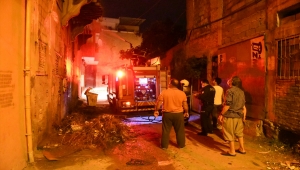 Adana'da terk edilmiş binada yangın çıktı