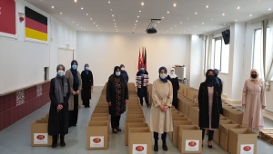 Almanya'da DİTİB camisinden yaşlı ve ihtiyaç sahiplerine ramazan kumanyası