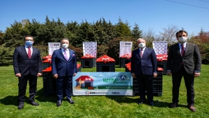 Atık plastikler sokak hayvanları için yuvaya dönüşüyor