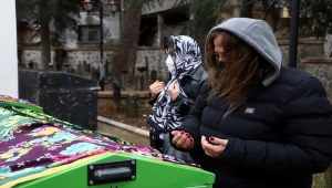 Avukatlık bürosundaki silahlı kavgada ölen anne ve kızının cenazesi Yalova'da toprağa verildi