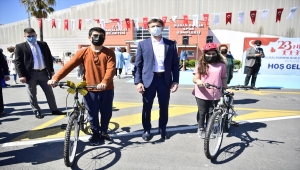 Bahçelievler Belediyesi çocuklara bisiklet hediye etti