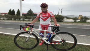  Bisiklet sevgisi için yüzlerce kilometre pedal çevirdi, gittiği şehirlerde camilerde konakladı