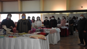 Bursa'da meslek liseliler çocukların yüzünü bayramlık ve oyuncaklarla güldürdü