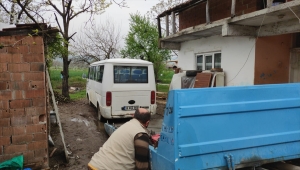 Bursa'da polisin "dur" ihtarına uymayan minibüs sürücüsü aracı bırakıp kaçtı