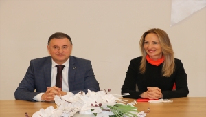 CHP Kadın Kolları Genel Başkanı Nazlıaka, Hatay Büyükşehir Belediye Başkanı Savaş'ı ziyaret etti: