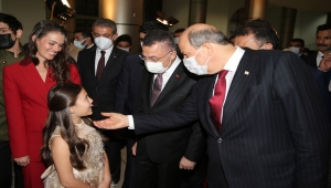 Cumhurbaşkanı Yardımcısı Oktay, KKTC'de "Bir Zamanlar Kıbrıs" dizisinin galasına katıldı