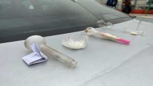 Düzce'de kısıtlama denetiminde araçlarında uyuşturucu bulunan 2 kişi gözaltına alındı