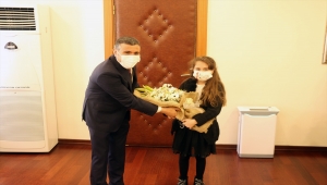 Düzce'de Vali koltuğuna oturan Ecrin, salgın tedbirlerine uyma çağrısı yaptı