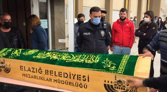 Elazığ'da erkek arkadaşı tarafından bıçaklanarak öldürülen genç kızın cenazesi ailesine teslim edildi