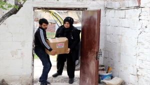Elazığlı anneler mutfak masrafından artırdıkları parayla ihtiyaç sahiplerine gıda ulaştırıyor