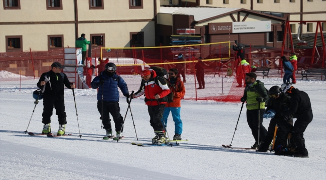 Erciyes'te Geleneksel Dağ Kayağı ve Zirve Tırmanışı yapıldı