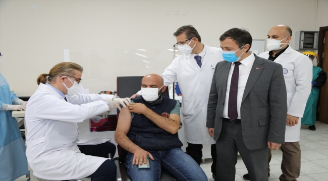 ERÜ'de Kovid-19 aşı adayının faz-2 uygulamaları bugün tamamlanacak 