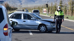Erzurum'da iki otomobil çarpıştı: 4 yaralı