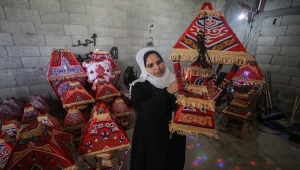 Gazze'nin eli işi ramazan kandillerini 5 çocuk annesi Kader yapıyor