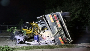 GÜNCELLEME 3 - Hatay'da freni boşalan ve devrilen vinç, 11 araca çarptı: 4 ölü, 4 yaralı