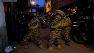 GÜNCELLEME - Adana merkezli uyuşturucu operasyonunda 10 şüpheli yakalandı