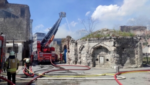 GÜNCELLEME - Fatih'te kimyasal maddelerin bulunduğu depoda yangın