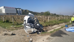 GÜNCELLEME - Manisa'da yoldan çıkan otomobil menfeze çarptı: 3 ölü