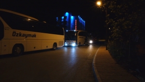 GÜNCELLEME - Tipi ve buzlanma nedeniyle kapanan Sertavul Geçidi'nde ulaşım kontrollü sağlanıyor