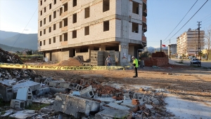 Hatay'da inşaat halindeki binanın 6. katından düşen Suriye uyruklu işçi öldü