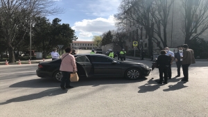 İYİ Partili Yılmaz ve eşi TBMM yerleşkesindeki trafik kazasında yaralandı