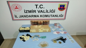İzmir'de kumar oynayan ve Kovid-19 tedbirlerine uymayan 21 kişiye para cezası 