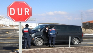 Jandarma, Erciyes Kayak Merkezi yolunda Kovid-19 denetimi yaptı