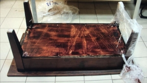 Kapıkule'den Türkiye'ye giriş yapan otobüste sehpaya gizlenmiş 5 kilo 568 gram esrar ele geçirildi