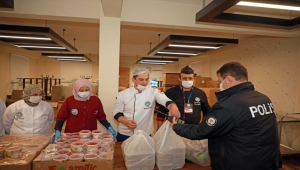 Kayseri'de görev başındaki polislerin iftarlıkları belediyeden