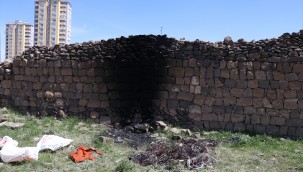 Kayseri'de hırsızlar çaldıkları kabloları yakarken polise yakalandı