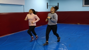 "Kızlar güreş yapamaz" ön yargısını kıran Edirneli milli güreşçilerin hedefi Avrupa'da kürsüye çıkmak