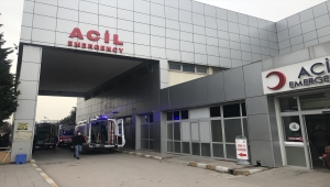 Kocaeli'de çıkan silahlı kavgada yoldan geçen iki kişi tabancayla vurularak yaralandı