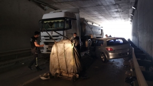 Kocaeli'de otomobilin çarptığı kağıt toplayıcısı ağır yaralandı 