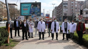 Kocaeli'nde beyaz önlük giyen sağlık çalışanlarından Kovid-19'a karşı farkındalık yürüyüşü