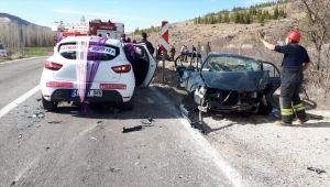 Konya'da gelin arabasının da karıştığı zincirleme trafik kazasında 7 kişi yaralandı