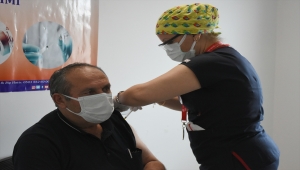 Kovid-19'la mücadelede BioNTech aşılarının ilk dozu uygulanmaya başlandı