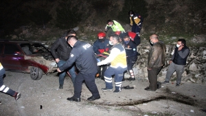 Manisa'da bir tekerinin kopması sonucu şarampole devrilen otomobilin sürücüsü ağır yaralandı