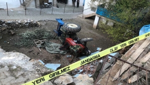 Manisa'da devrilen traktörün sürücüsü yaşamını yitirdi